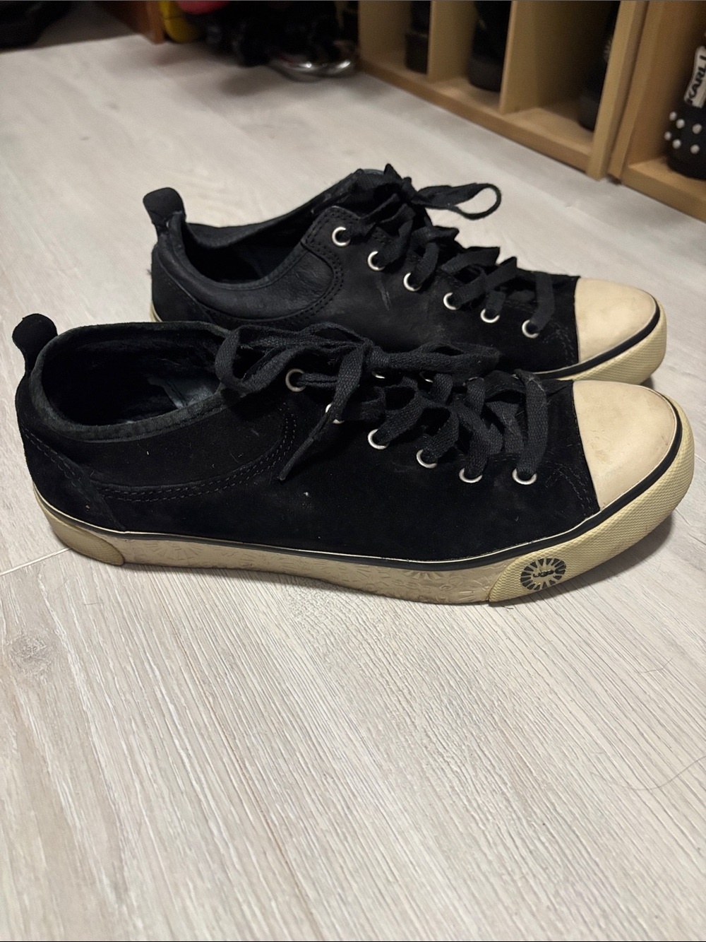 🔥BUNDLESALE Ladies 8 UGG Suede Low-Top Sneakers with Cream Toe Cap Converse look